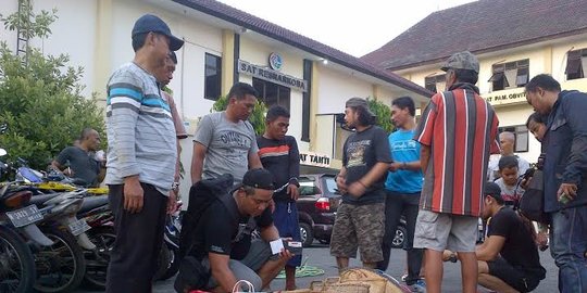 Kocar Kacir Digerebek Polisi, Pejudi Tinggalkan 16 Motor dan 11 Ayam