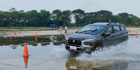 Mengetes Keefektifan Fitur AYC New Mitsubishi Xpander Cross di Pusdiklantas Serpong