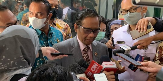 Mahfud MD Ungkap Skenario Sambo: Pura-Pura Menangis di Pelukan Kapolda Fadil Imran