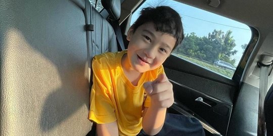 Rafathar Senyum Semringah Dalam Mobil Jadi Sorotan, Netizen 'Siwon Choi Versi Mini'