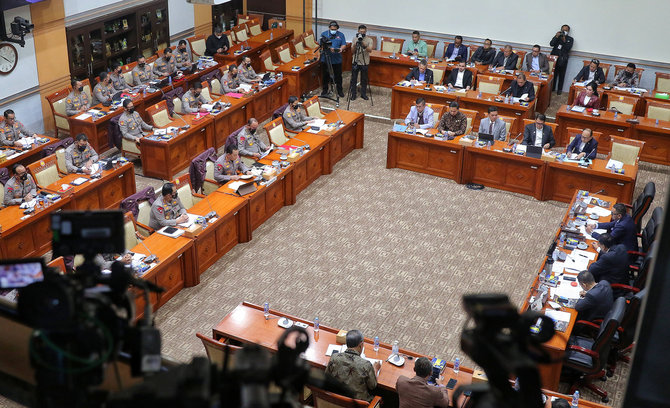 dpr rapat dengan kapolri terkait penembakan brigadir j
