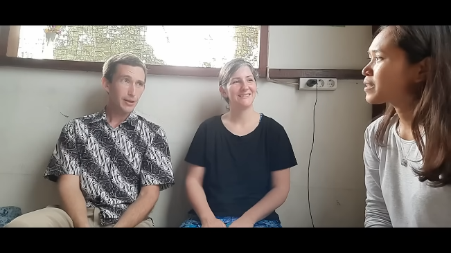 bule amerika di papua tak mau pulang