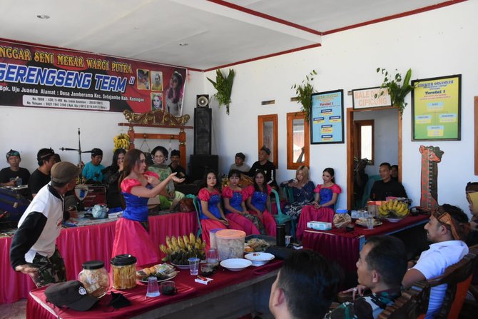 tradisi babarit lembur kuningan
