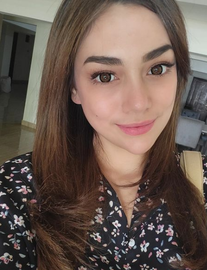 celine evangelista curhat sudah satu tahun menjanda akui rasakan ini