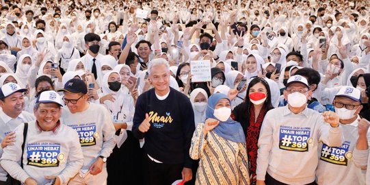 Teriakan 'Tugiman' dari Mahasiswa Baru Mengiringi Kedatangan Ganjar di Unair