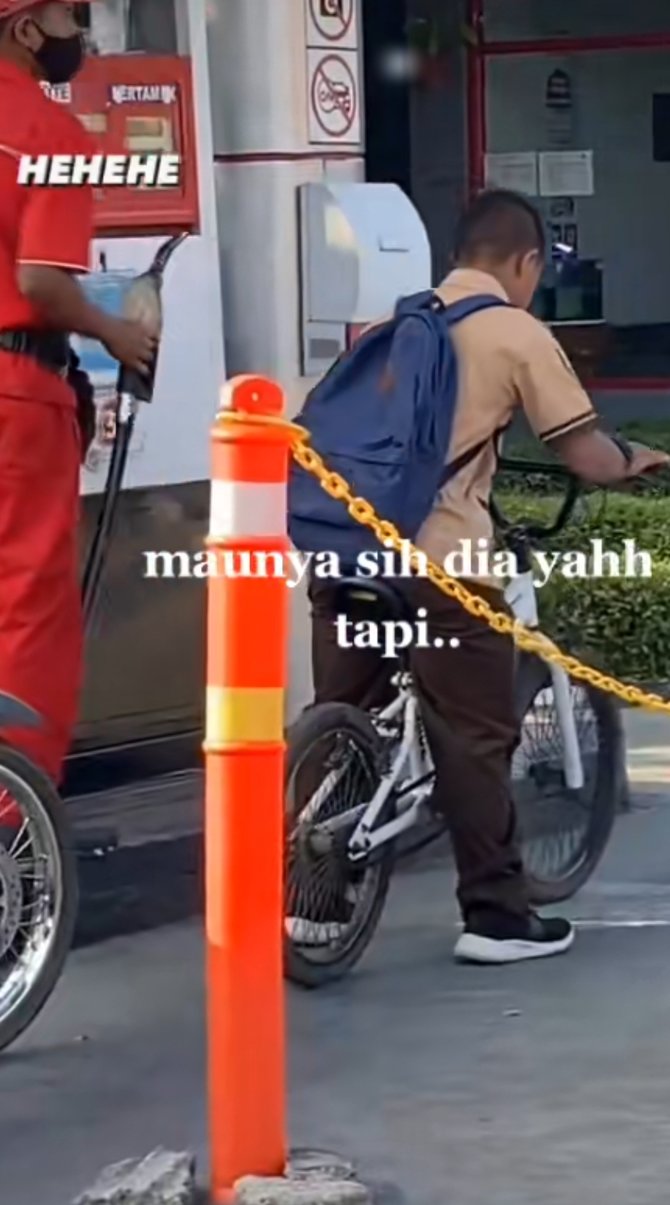 viral diduga anak berkebutuhan khusus antre di spbu saat naik sepeda aksi petugas bikin haru