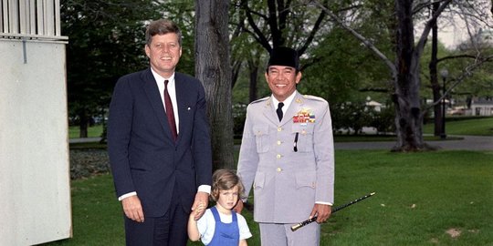 Jalan Panjang Menangkan Irian Barat: 'Perdebatan' Bung Karno dan Kennedy