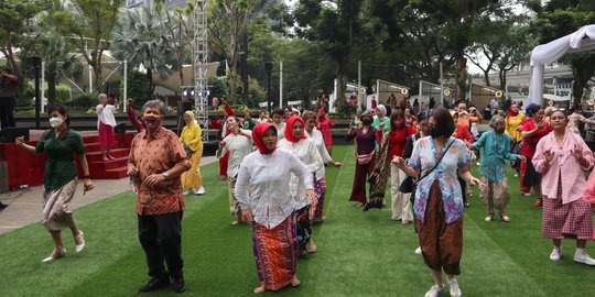 Ratusan Perempuan dari Tradisikebaya.id Ramaikan Acara Kebaya Berdansa