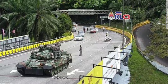 Tank Malaysia Mogok di Jalanan Kota, Picu Kemacetan di Kuala Lumpur