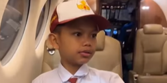 Farel Prayoga Pulang Manggung Diantar Pakai Jet, Seragam Sekolah Curi Perhatian