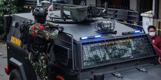 Brimob Berseragam Loreng Kawal Ketat Rekonstruksi Pembunuhan Brigadir J