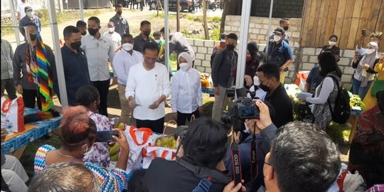 I Love You Jokowi dari Pasar Doyo Baru Papua