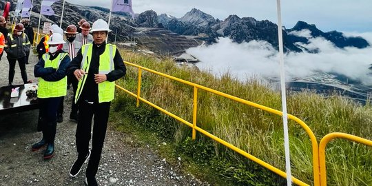 Potret Jokowi saat Kunjungi Tambang Emas Terbesar di Dunia