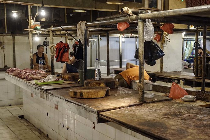 ramai penjualan daging anjing di pasar senen