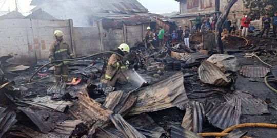 Ratusan Korban Kebakaran Cakung Dipindahkan ke Rumah Susun