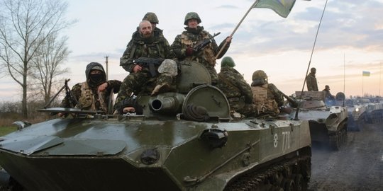 Ukraina Pakai Senjata Militer Bohongan dari Kayu untuk Kecoh Rusia