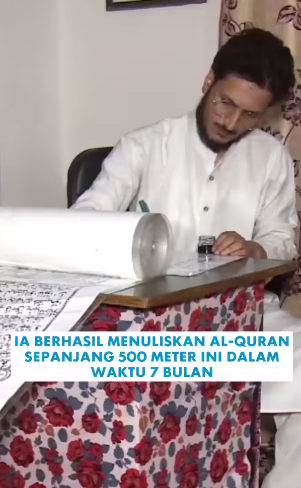 tulis ayat suci alquran di kertas sepanjang