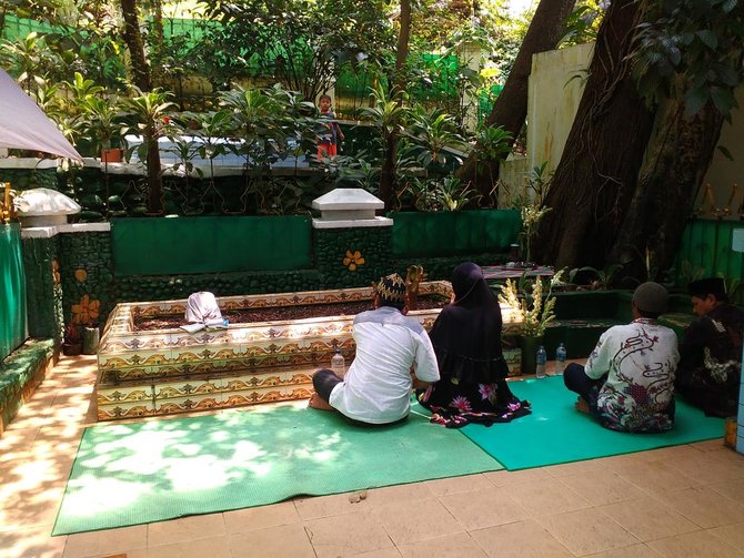 makam tua di kebun raya bogor