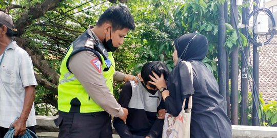 Polisi dan Abang Becak Gagalkan Percobaan Bunuh Diri di Jembatan Bandar Lor Kediri