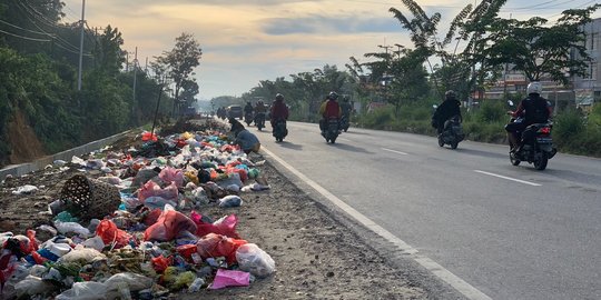 Bau Busuk Sampah Berserakan Di Pekanbaru Jawaban Dinas Lhk Tidak Nyambung 