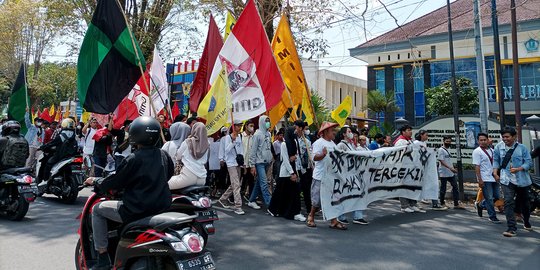 Demo Tolak Kenaikan Harga BBM, Massa Cipayung Plus Long March ke Gedung DPRD Jember