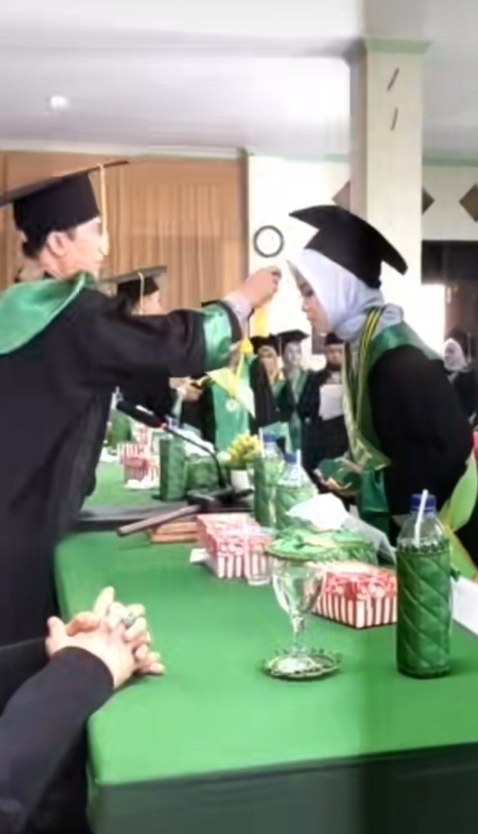 viral 3 wisudawati dipanggil berurutan dengan nama dan gelar sama curi perharian