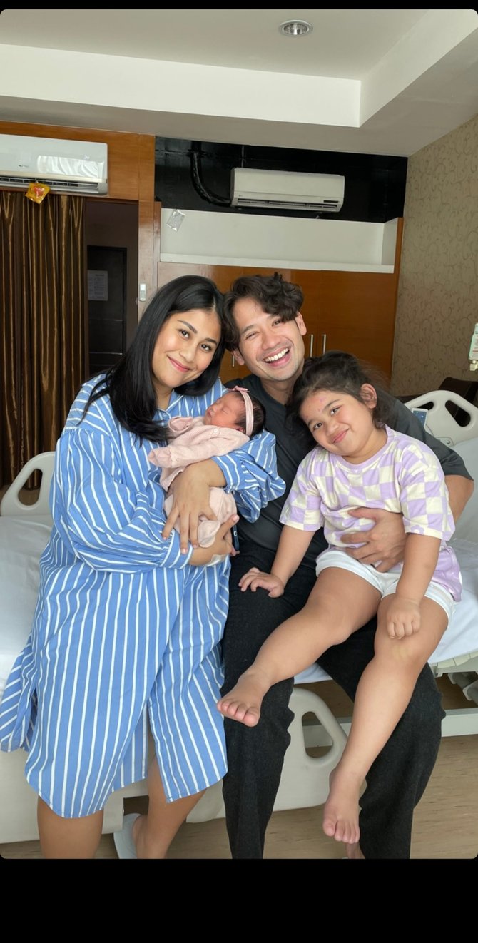 istri tarra budiman melahirkan anak kedua