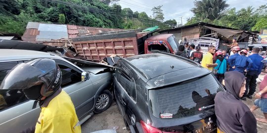 Truk Tidak Kuat Menanjak di Samarinda Picu Kecelakaan Karambol, Satu Warga Terjepit