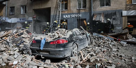 Porak-poranda Apartemen di Kharkiv Akibat Digempur Rusia