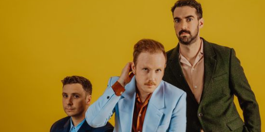 Lirik Lagu Everybody's Cool - Two Door Cinema Club