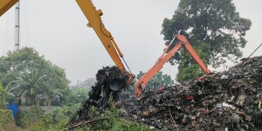 130 Ton Sampah Diangkat dari Empat Aliran Sungai Kabupaten Bekasi