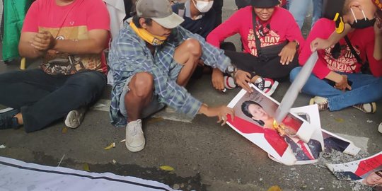 Demo Tolak Kenaikan Harga BBM, Massa di Medan Bakar Foto Puan Maharani