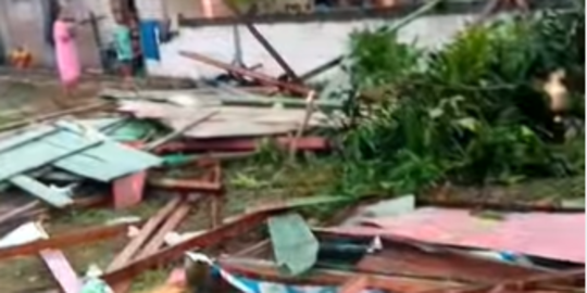 Angin Puting Beliung Terjang Madiun, Akibatkan Rumah Ambruk dan Pohon Tumbang