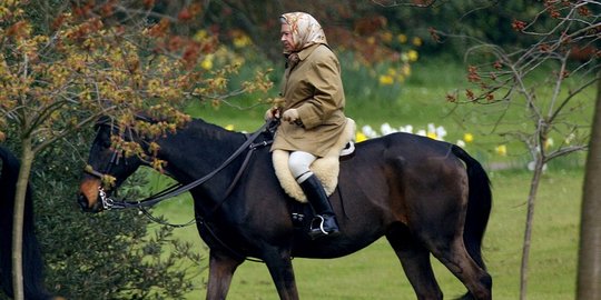 Foto Kenangan Ratu Elizabeth II dari Gemar Berkuda Hingga Akrab dengan Pemimpin Dunia