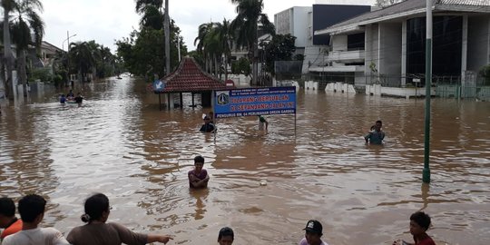 Hujan Lebat Sebabkan Kali Angke Meluap, Satu RT di Jakarta Barat Banjir
