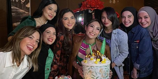 Keseruan Ulang Tahun Ayu Dewi, Suasana Makin Pecah Bareng Genk Cendol