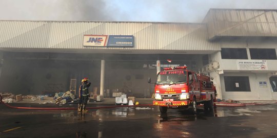Korban Kebakaran Gudang JNE Depok Mengamuk, Ini Penyebabnya