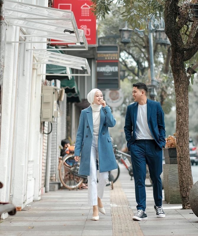 Ide Pose Foto Keren Yang Mudah Diikuti Inspiratif Dan Penuh Percaya Diri