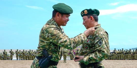 Momen Kapolri Jenderal Sigit Dikukuhkan sebagai Warga Kehormatan Kostrad