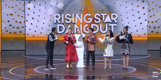 Sedang Hamil Besar, Potret Zaskia Gotik Berjoget di Panggung Rising Star Dangdut - Vimarsana News