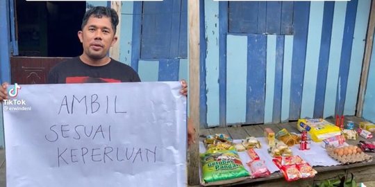 Bagikan Sembako untuk Orang yang Membutuhkan, Aksi Pria Ini Tuai Pujian