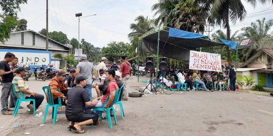 Tagih Janji Perusahaan Sawit dan Batu Bara, Warga Blokade Jalan Pelabuhan Talang Duku