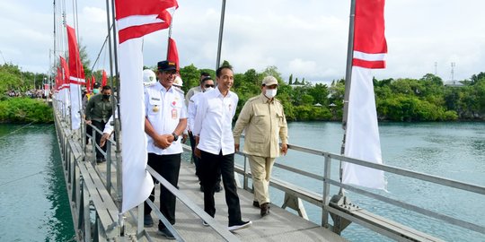 Keakraban Jokowi dan Prabowo di Maluku, Pertanda Apa?