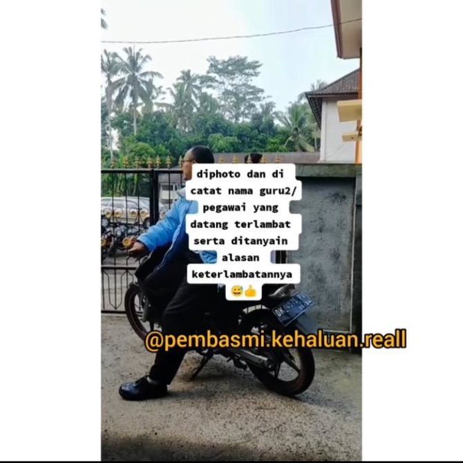 guru telat di larang masuk oleh siswanya