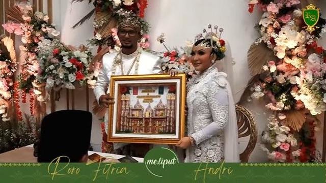 4 potret pernikahan roro fitria dan suami mas kawin rp290 juta