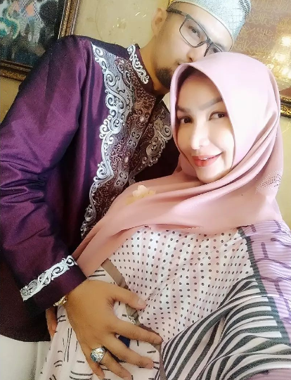 lahir anak pertama intip perjalanan kehamilan roro fitria
