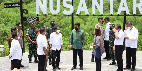 Penampakan Menteri Hadi di Titik Nol, Pantau Pembangunan Tata Ruang IKN