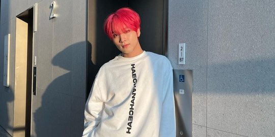 Ganteng Banget! Ini Deretan Potret Haechan NCT Berambut Merah