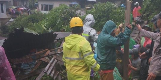 Longsor Menimpa Rumah Warga Kerinci Jambi, Satu Remaja Tewas