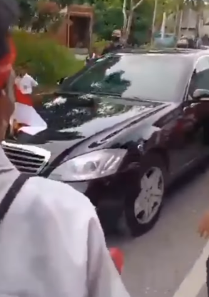 detik detik paspampres terjatuh saat kawal jokowi